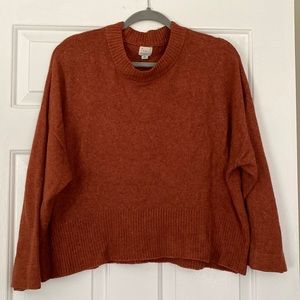 Medium crop top sweater